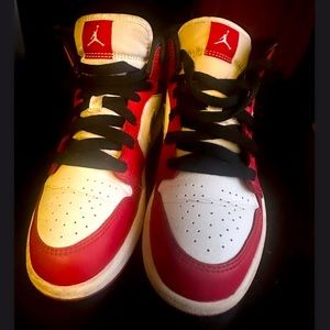 - Air Jordan 1 Mid Chicago